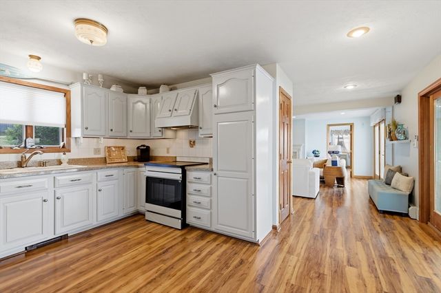 24 Holmes Ave, Kingston, MA 02364