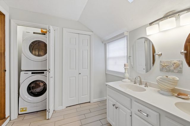 24 Holmes Ave, Kingston, MA 02364