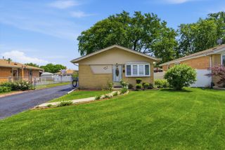 8619 Newland Avenue, Burbank, IL 60459