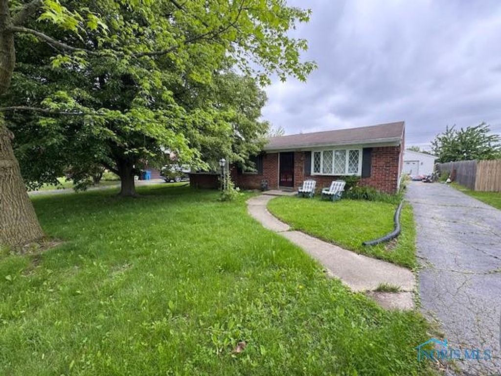 3249 N Eastmoreland Drive, Oregon, OH 43616