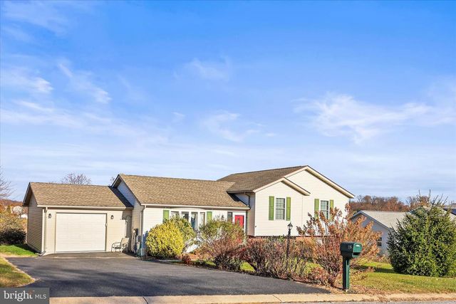 82 PISTON CT, Stewartstown, PA 17363