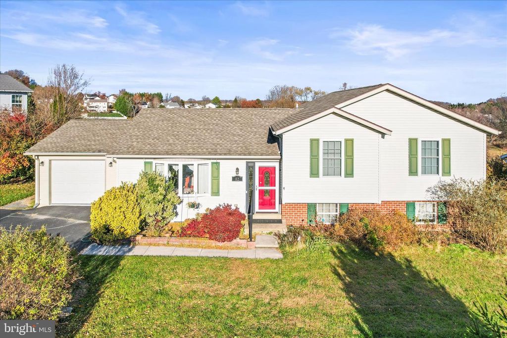 82 PISTON CT, Stewartstown, PA 17363