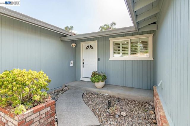 1317 Saint Mary Dr, Livermore, CA 94550