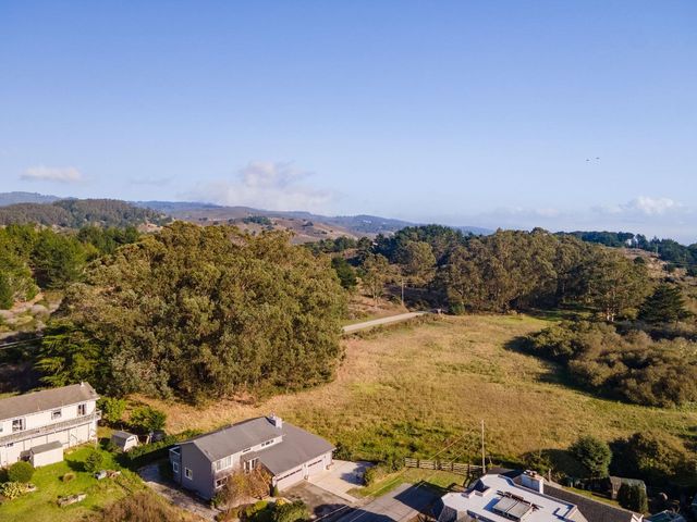 1077 Pearl Avenue, Moss Beach, CA 94038