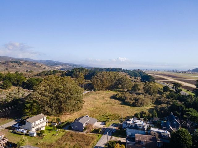 1077 Pearl Avenue, Moss Beach, CA 94038