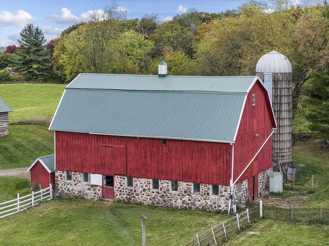 1942 County Road BB, Cottage Grove, WI 53527