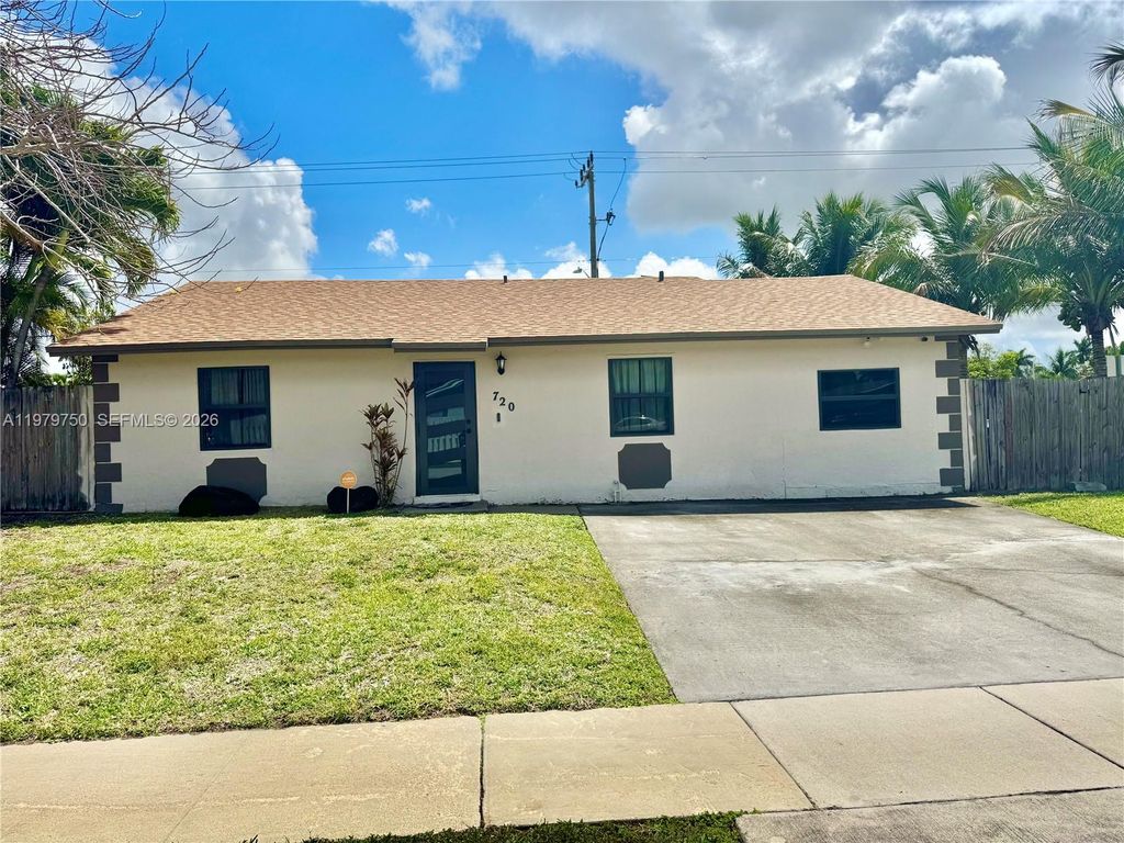 720 SW 81 Ter, North Lauderdale, FL 33068