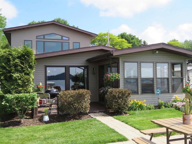 W10243 Del Bern Acres, Fox Lake, WI 53933