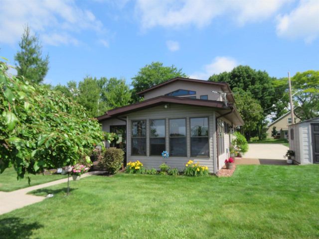 W10243 Del Bern Acres, Fox Lake, WI 53933