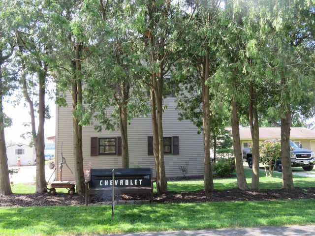W10243 Del Bern Acres, Fox Lake, WI 53933