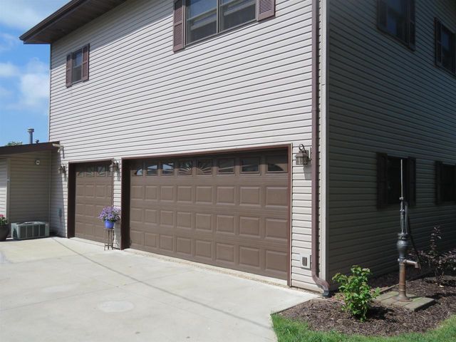W10243 Del Bern Acres, Fox Lake, WI 53933
