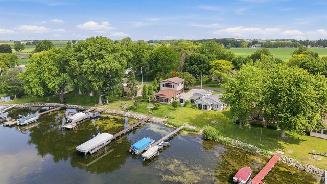 W10243 Del Bern Acres, Fox Lake, WI 53933