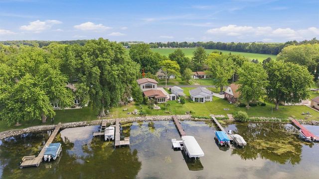 W10243 Del Bern Acres, Fox Lake, WI 53933