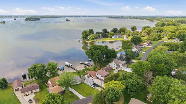W10243 Del Bern Acres, Fox Lake, WI 53933