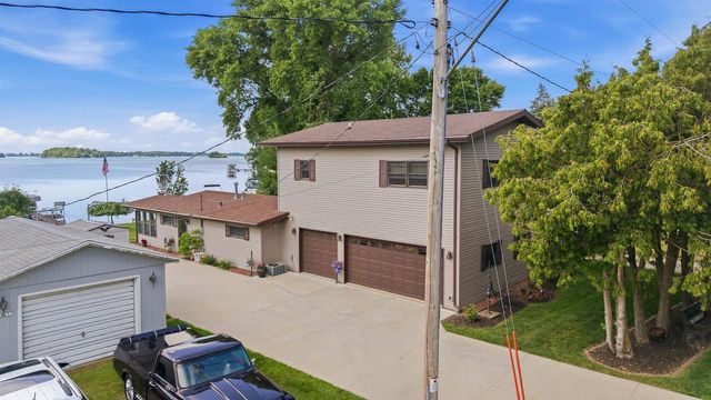 W10243 Del Bern Acres, Fox Lake, WI 53933