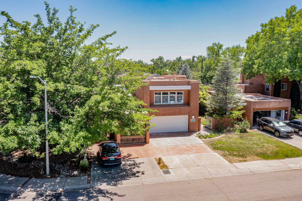 2904 CALLE DE ALAMO NW, Albuquerque, NM 87104