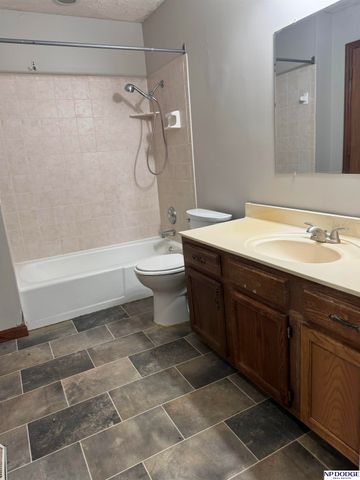 11260 Erskine Street, Omaha, NE 68164