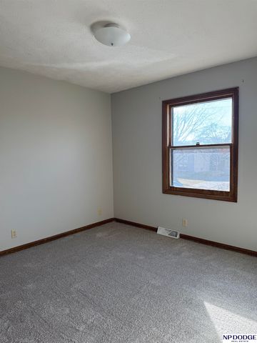 11260 Erskine Street, Omaha, NE 68164