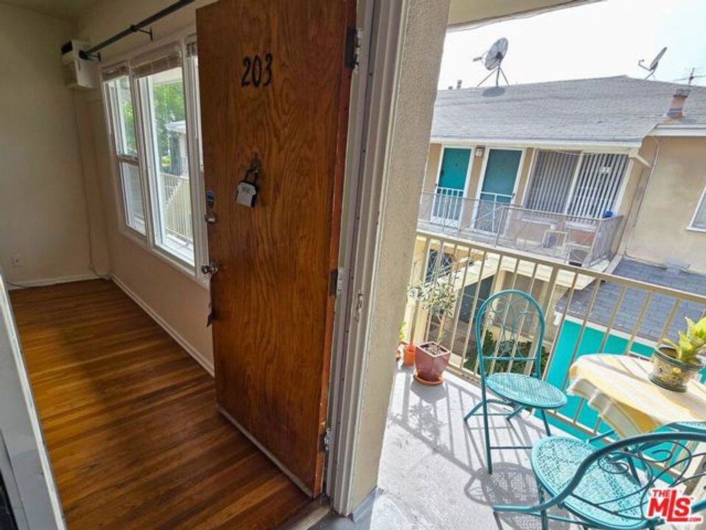 7621 Hampton Avenue 103, West Hollywood, CA 90046