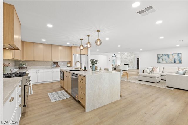 7167 La Puebla Street, Las Vegas, NV 89120