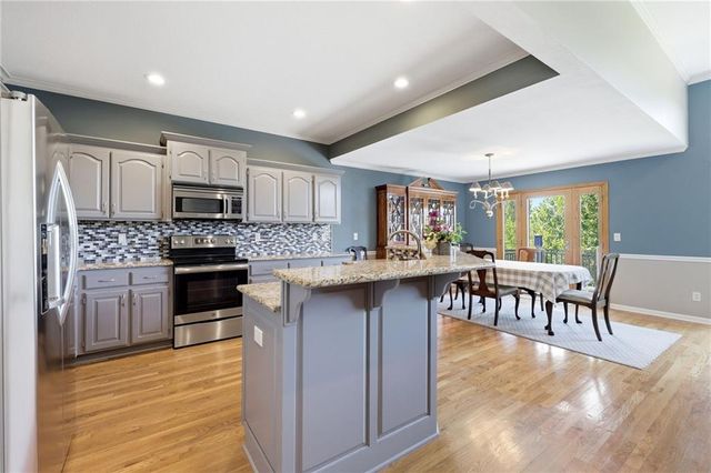 13718 BERGER Avenue, Bonner Springs, KS 66012