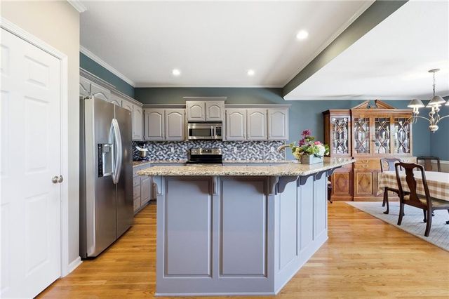 13718 BERGER Avenue, Bonner Springs, KS 66012