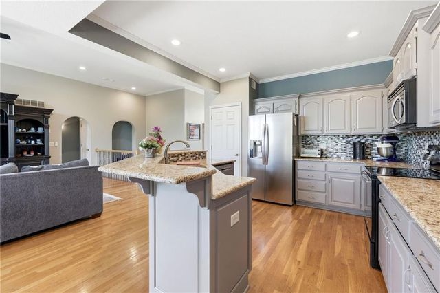 13718 BERGER Avenue, Bonner Springs, KS 66012