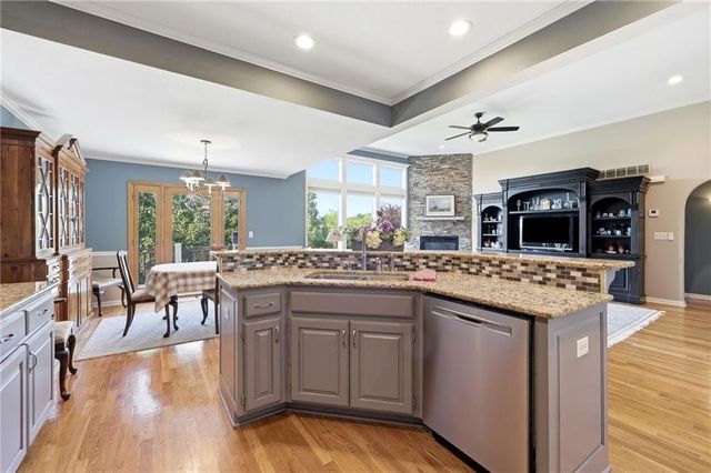 13718 BERGER Avenue, Bonner Springs, KS 66012