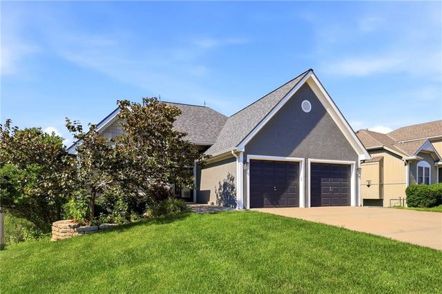13718 BERGER Avenue, Bonner Springs, KS 66012