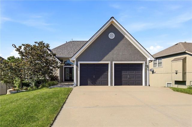 13718 BERGER Avenue, Bonner Springs, KS 66012