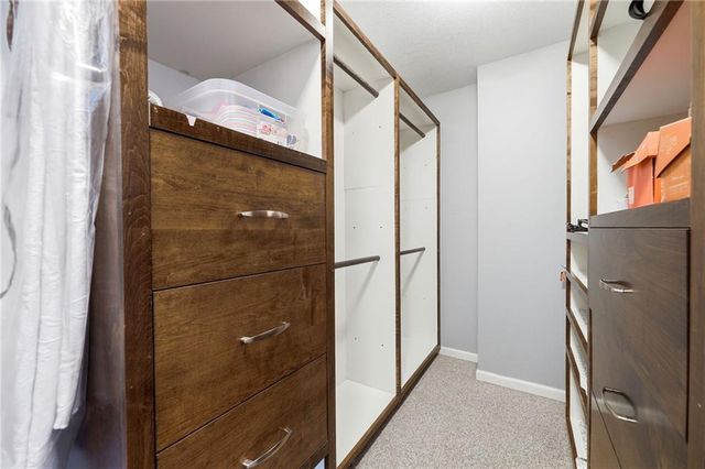 13718 BERGER Avenue, Bonner Springs, KS 66012