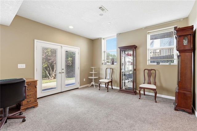 13718 BERGER Avenue, Bonner Springs, KS 66012