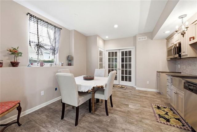 13718 BERGER Avenue, Bonner Springs, KS 66012