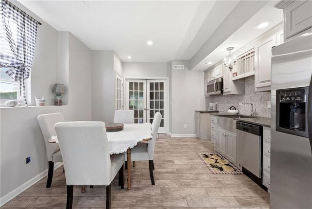 13718 BERGER Avenue, Bonner Springs, KS 66012