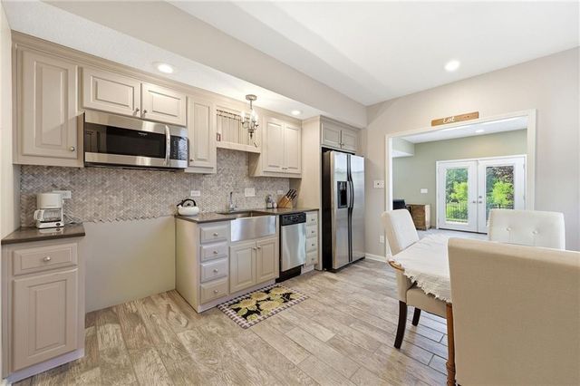 13718 BERGER Avenue, Bonner Springs, KS 66012