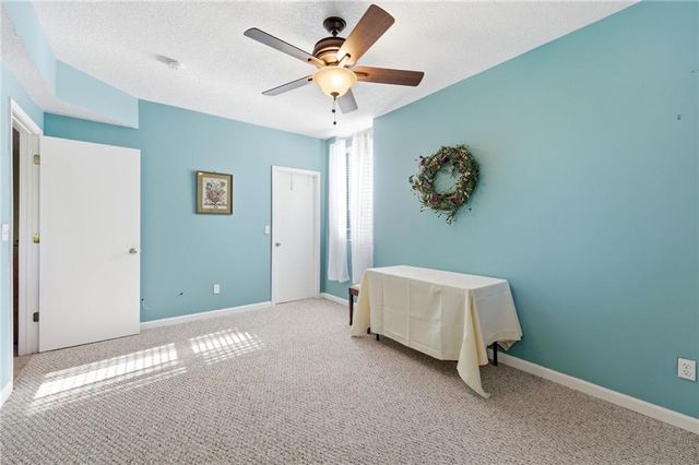 13718 BERGER Avenue, Bonner Springs, KS 66012