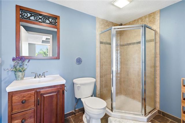 13718 BERGER Avenue, Bonner Springs, KS 66012