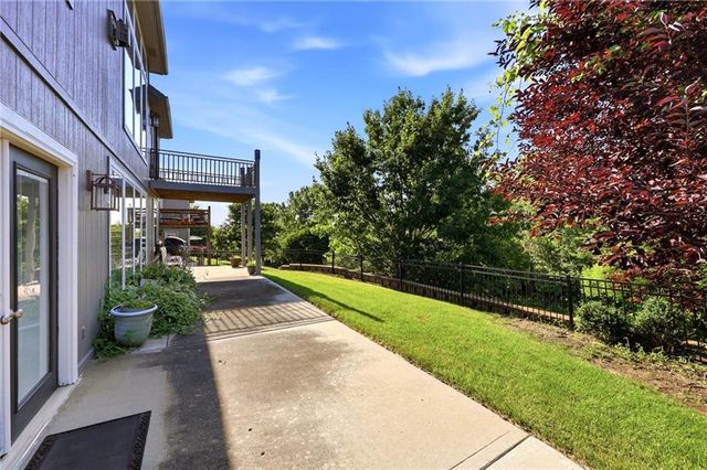 13718 BERGER Avenue, Bonner Springs, KS 66012