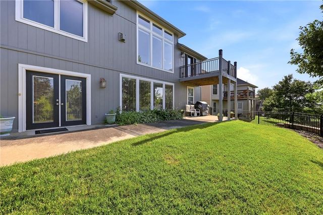13718 BERGER Avenue, Bonner Springs, KS 66012