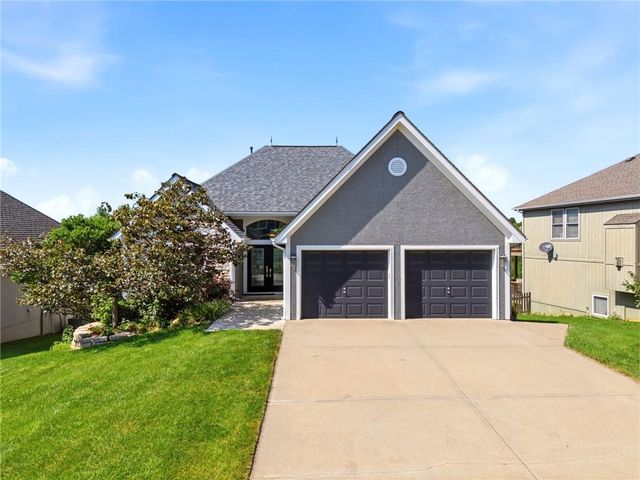 13718 BERGER Avenue, Bonner Springs, KS 66012
