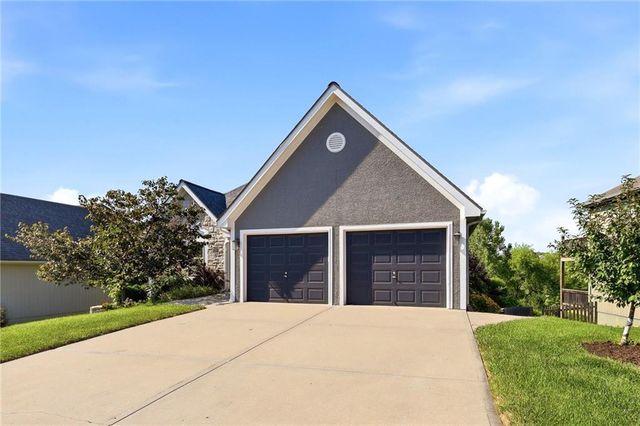 13718 BERGER Avenue, Bonner Springs, KS 66012