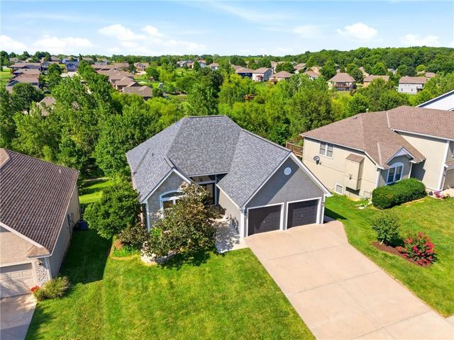 13718 BERGER Avenue, Bonner Springs, KS 66012