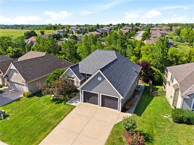 13718 BERGER Avenue, Bonner Springs, KS 66012