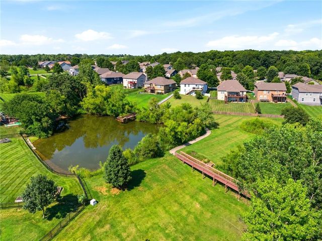 13718 BERGER Avenue, Bonner Springs, KS 66012