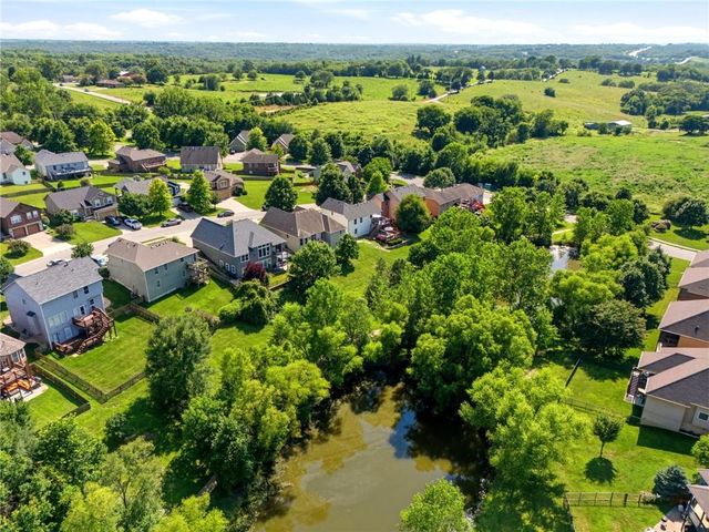 13718 BERGER Avenue, Bonner Springs, KS 66012