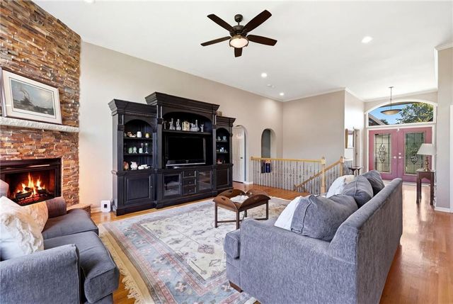 13718 BERGER Avenue, Bonner Springs, KS 66012