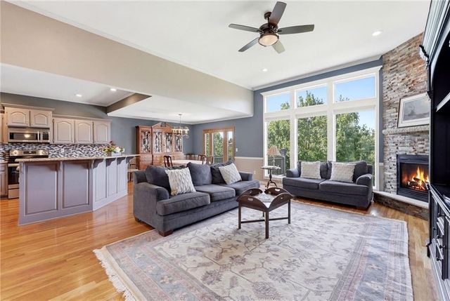 13718 BERGER Avenue, Bonner Springs, KS 66012