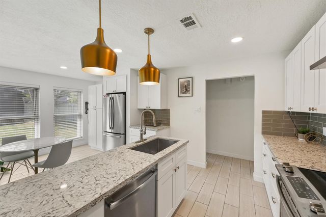 2213 Broadlawn Drive, Houston, TX 77058