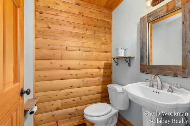 7320 100th Street, Caledonia, MI 49316