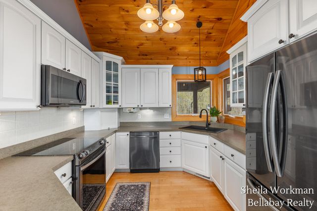 7320 100th Street, Caledonia, MI 49316